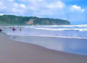 Pantai Parangtritis: Destinasi Eksotis dengan Pemandangan Menawan