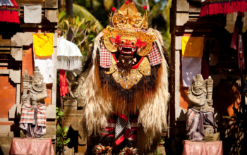 Dari Omed-omedan hingga Tari Barong: Ekspresi Budaya Bali yang Memikat