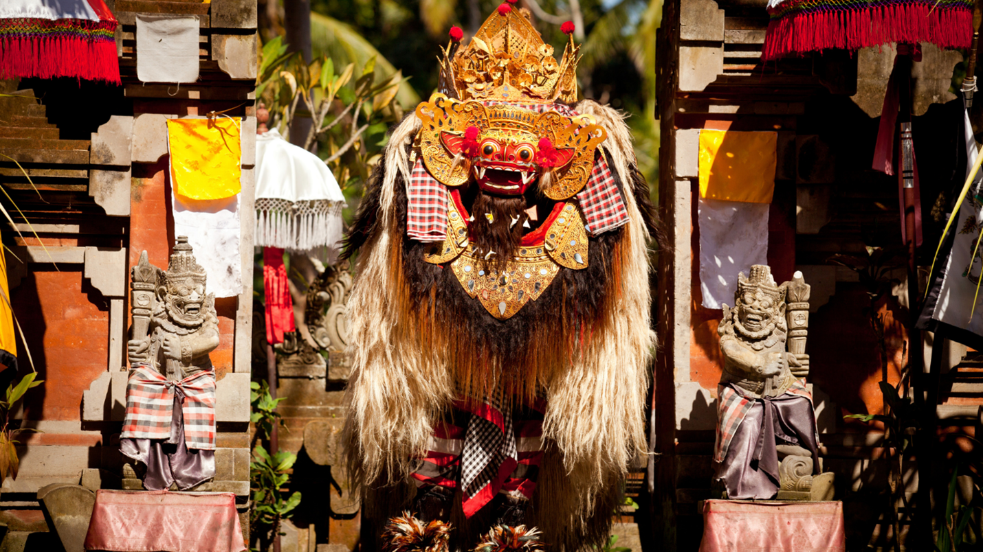 Dari Omed-omedan hingga Tari Barong: Ekspresi Budaya Bali yang Memikat