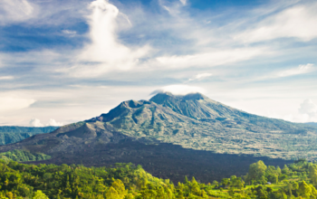 Petualangan di Gunung Batur: Trekking Menuju Puncak Keindahan Bali