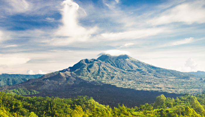Petualangan di Gunung Batur: Trekking Menuju Puncak Keindahan Bali