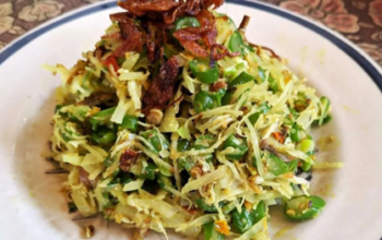 Lawar Bali: Kombinasi Sayur dan Daging dengan Cita Rasa Khas